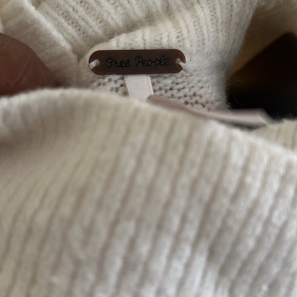 Free People Women’s Sweater - Picture 10 of 11